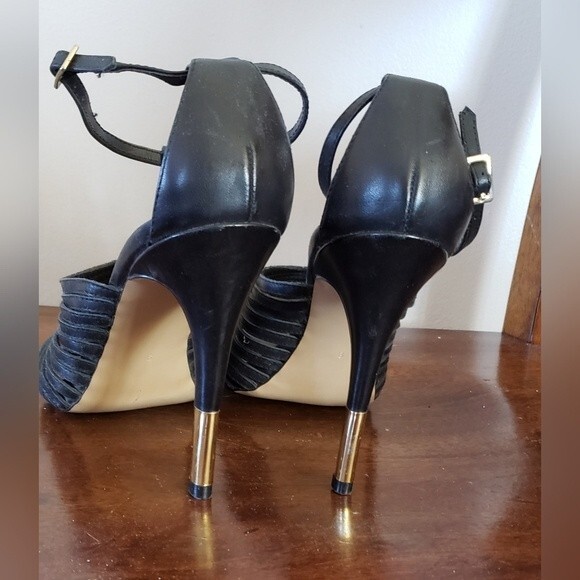 Neiman Marcus Vera Black Leather  Heels with Gold Accent Size 9 - Picture 6 of 8